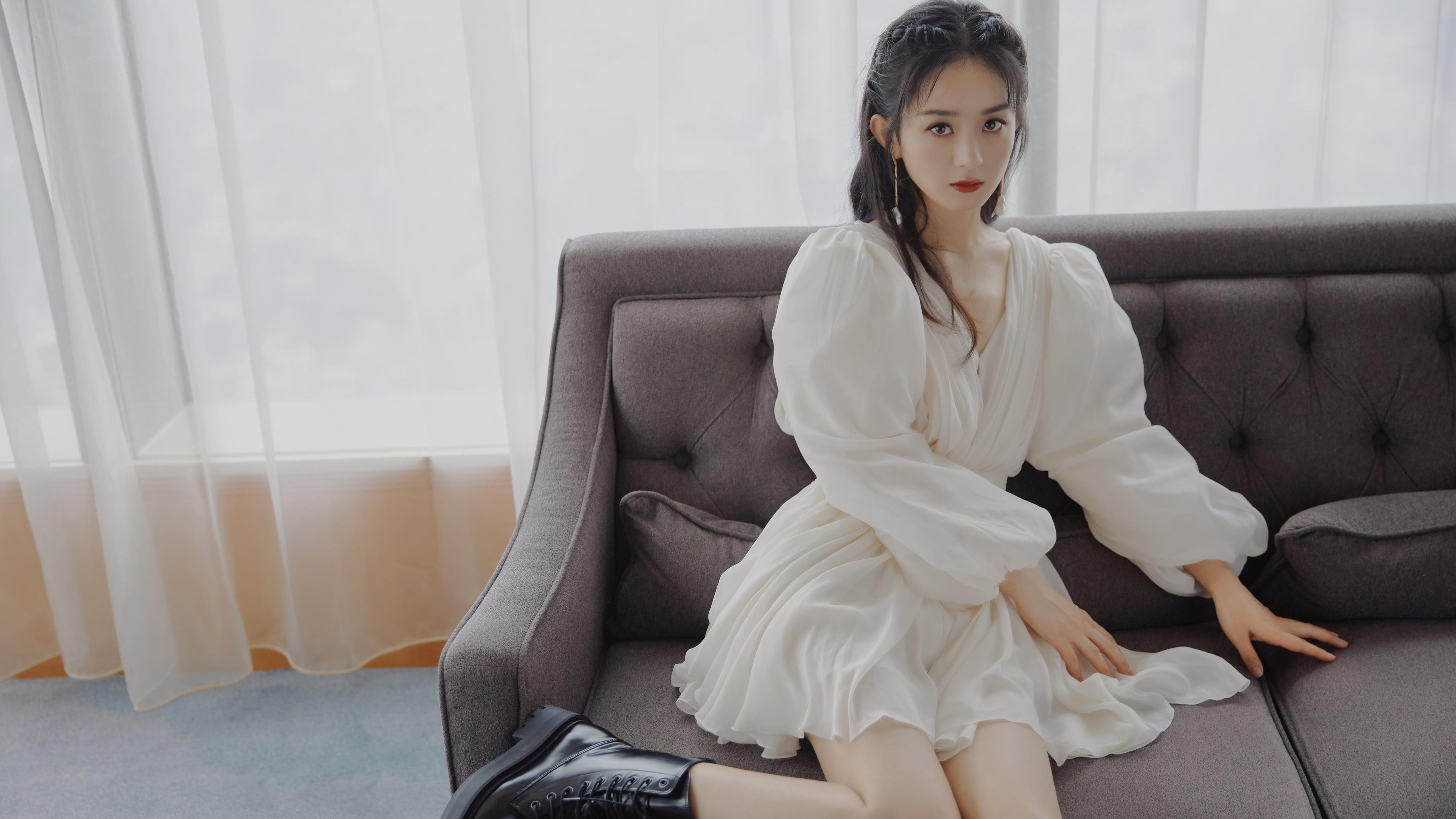 fb sports官网-边路压上球员体能下降速度是否需再评估，足球比赛中球压边线上算不算出界