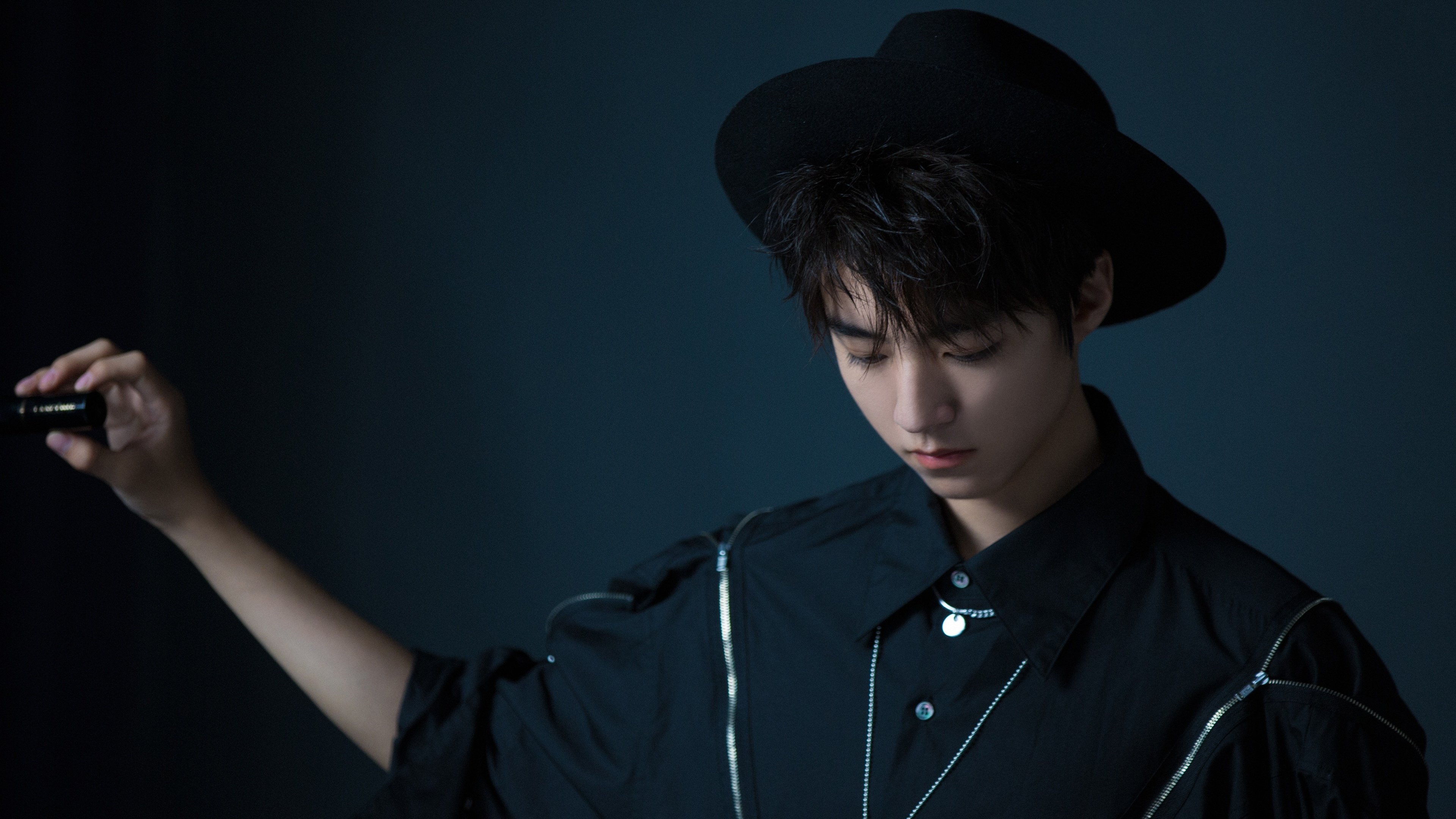 fb体育APP-浓眉防守端效率提升成功限制对方内线，谁能防守浓眉