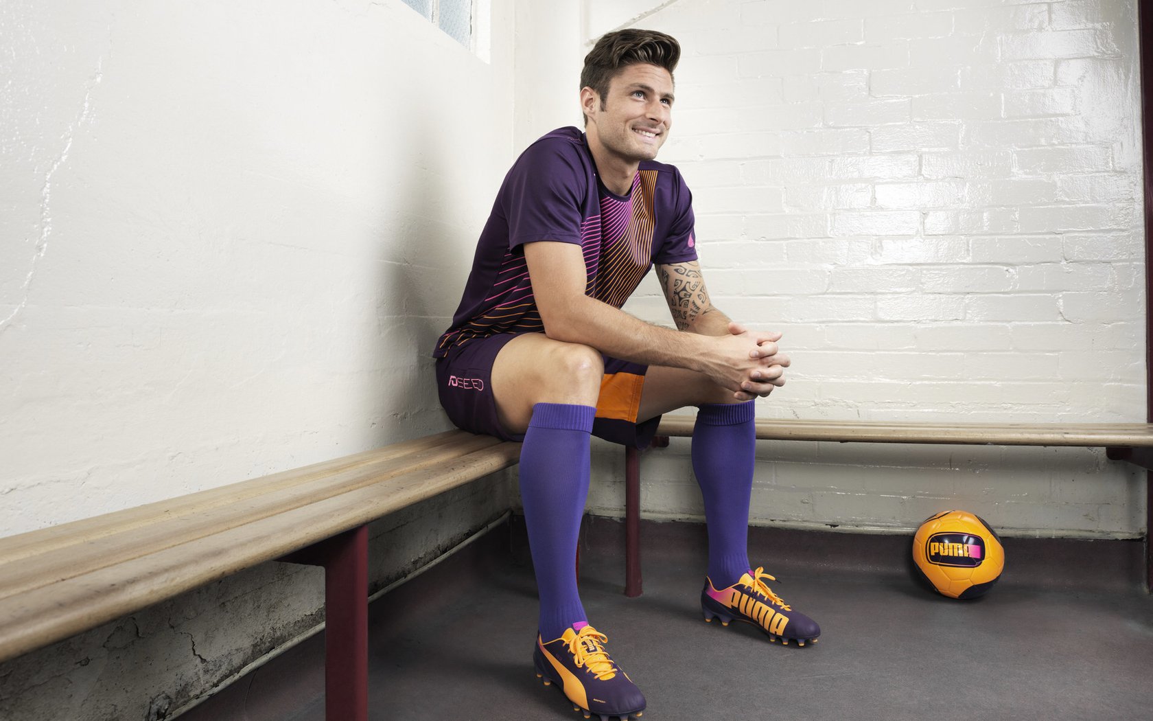 篮球文化节活动吸引大量篮球爱好者，篮球活动宣传标语